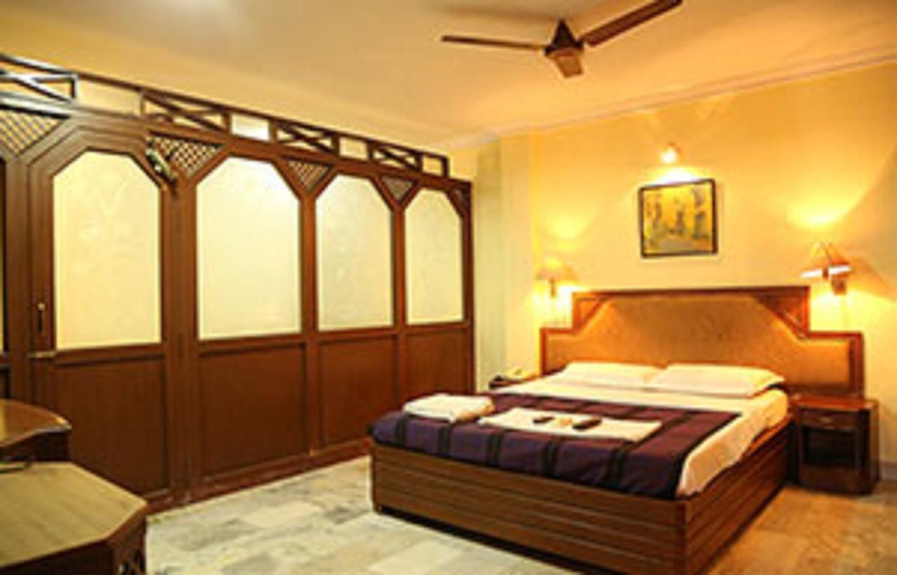 Hotel Golden Tower Chennai Esterno foto
