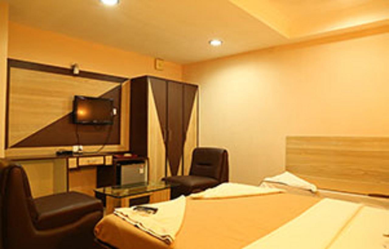 Hotel Golden Tower Chennai Esterno foto