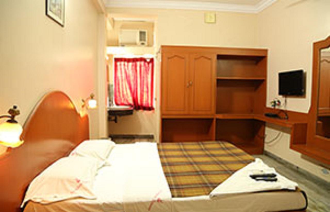 Hotel Golden Tower Chennai Esterno foto